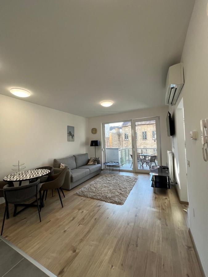 Apartman B 304, In The Heart Of *